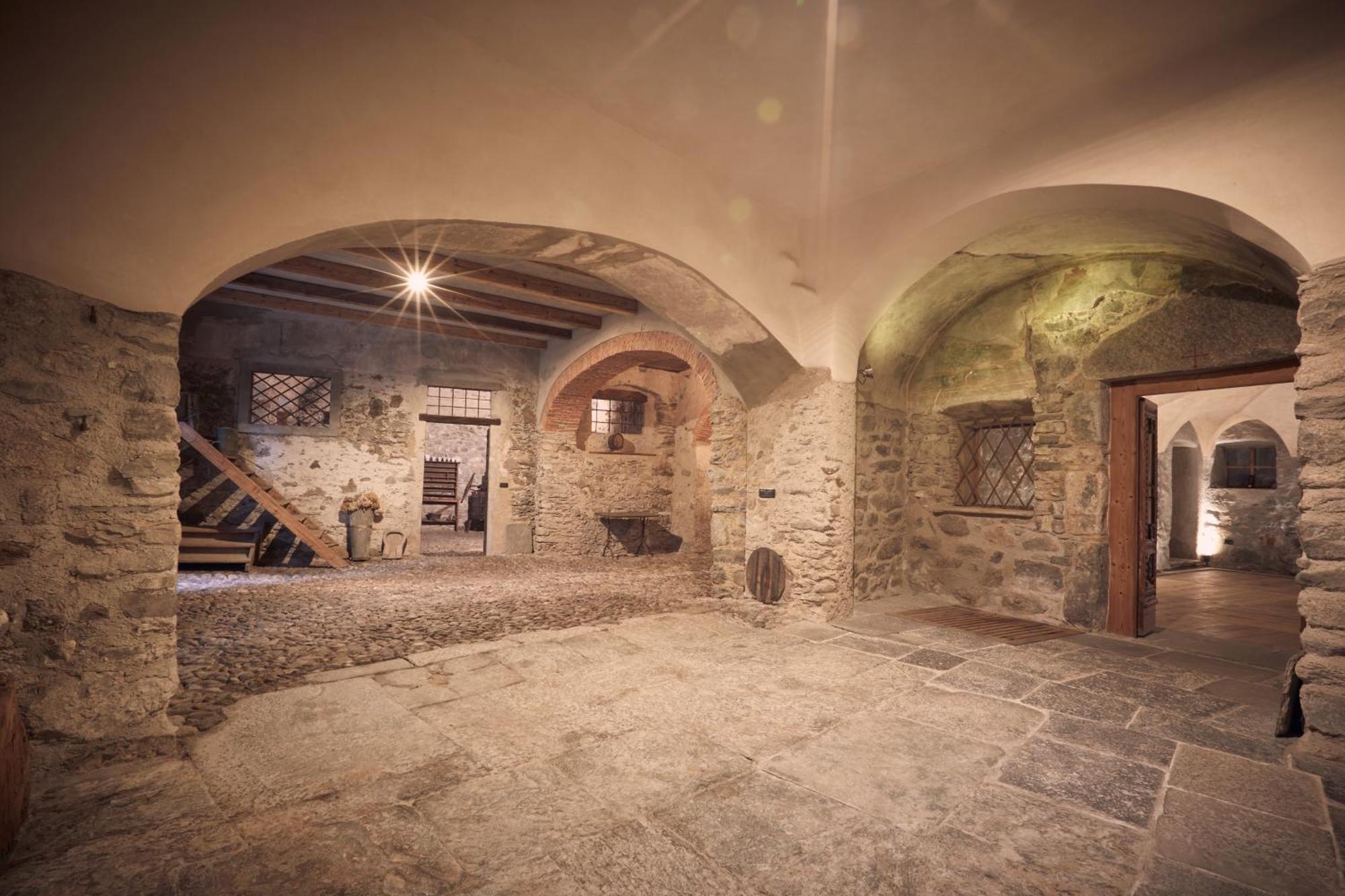 Bed and Breakfast Le Corti Dei Sassi Berbenno di Valtellina Exterior foto
